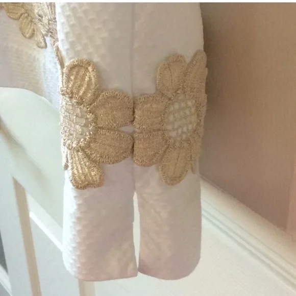 Lilly Pulitzer Delia shift dress in resort white with gold truly petal lace - Picture 4 of 8